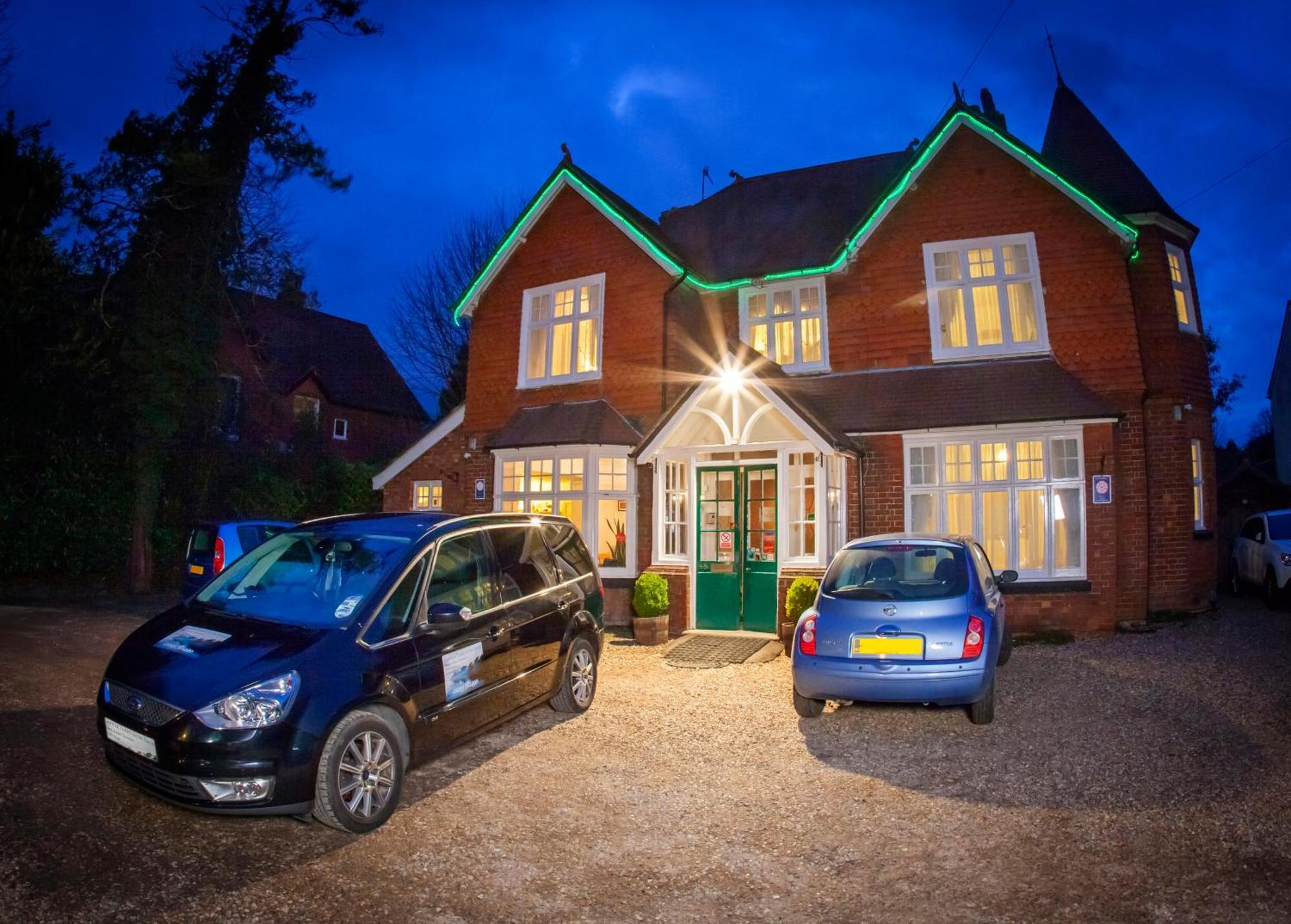 Gatwick Turret Guest House Horley Eksteriør billede