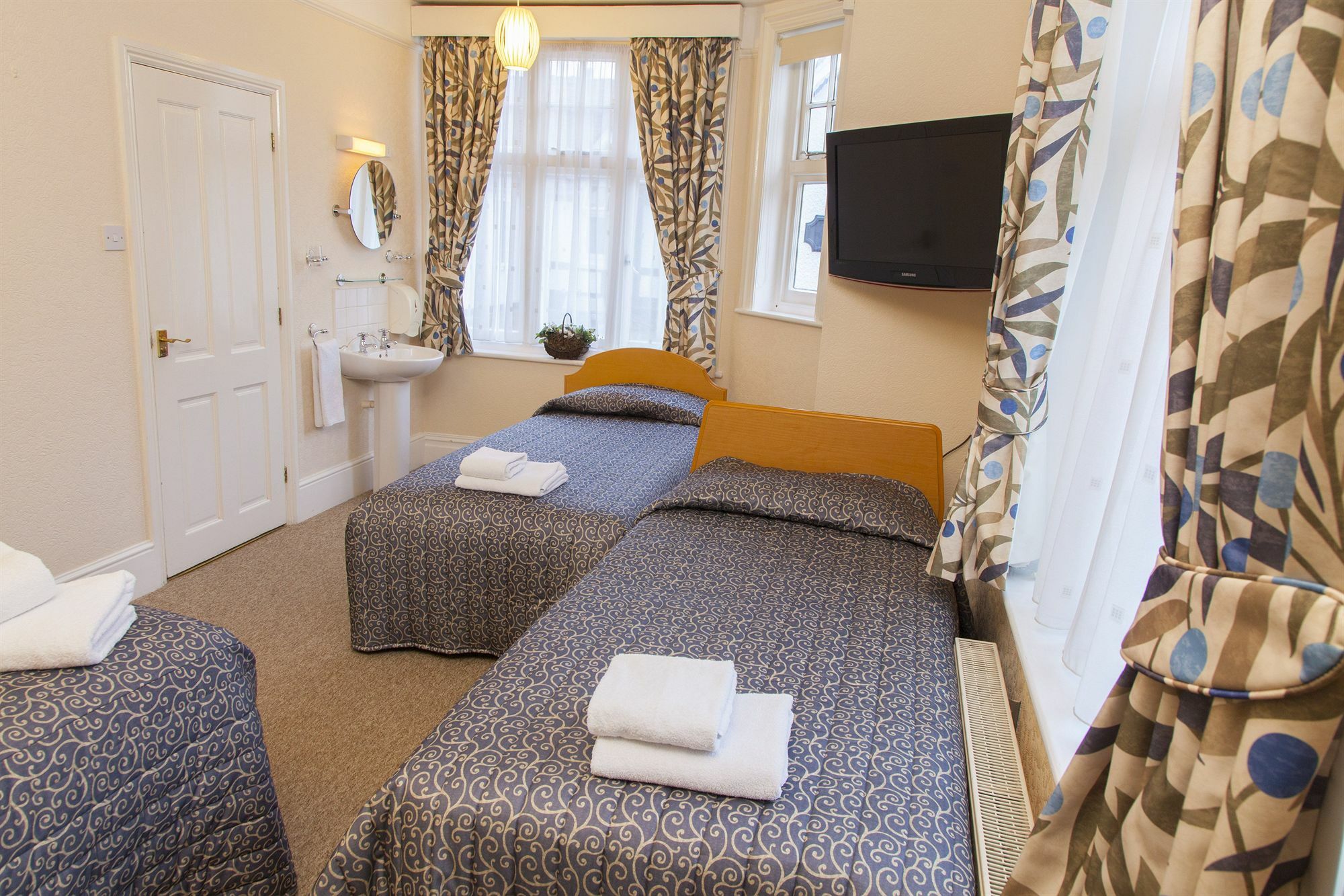 Gatwick Turret Guest House Horley Eksteriør billede