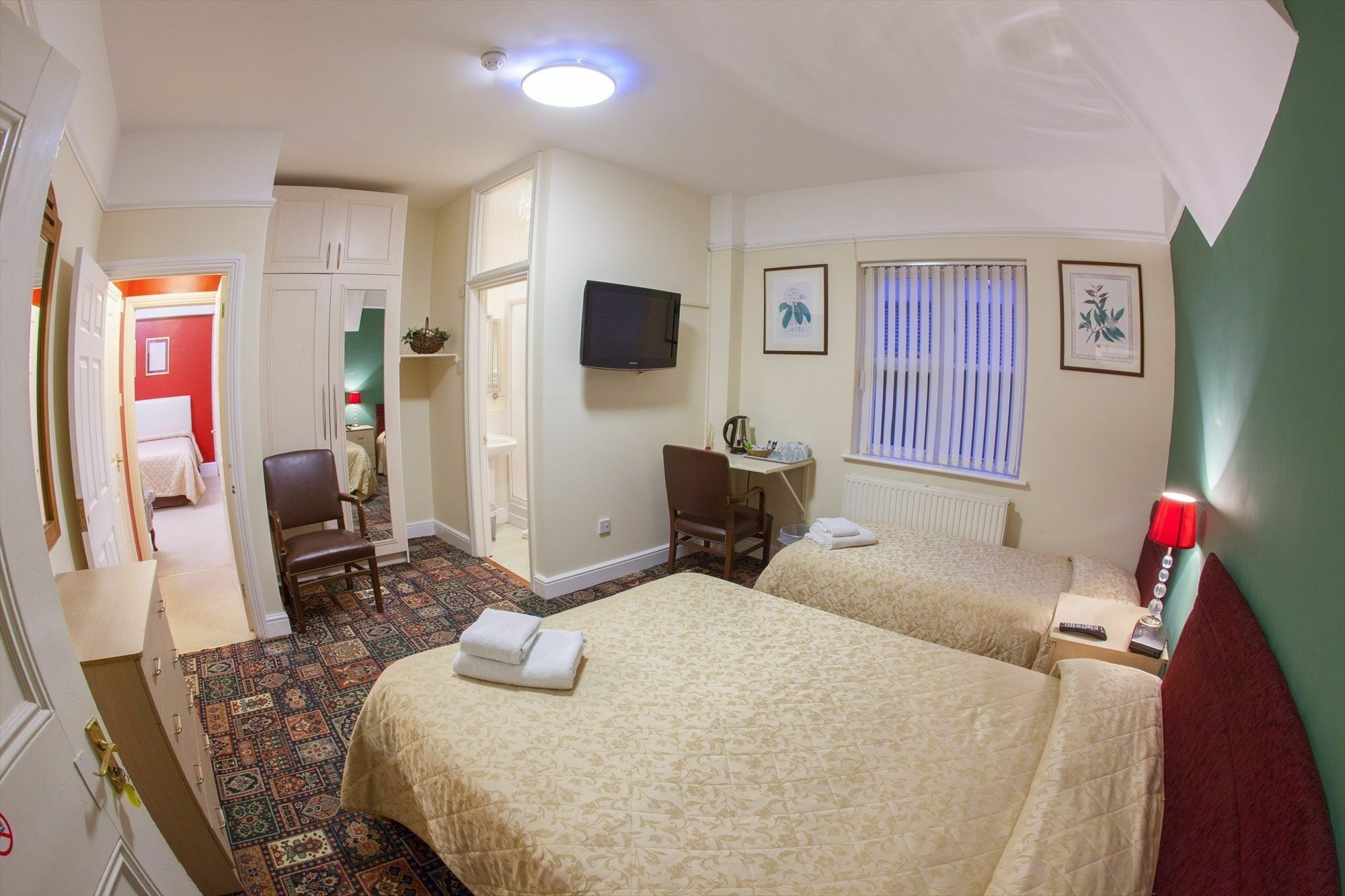 Gatwick Turret Guest House Horley Eksteriør billede
